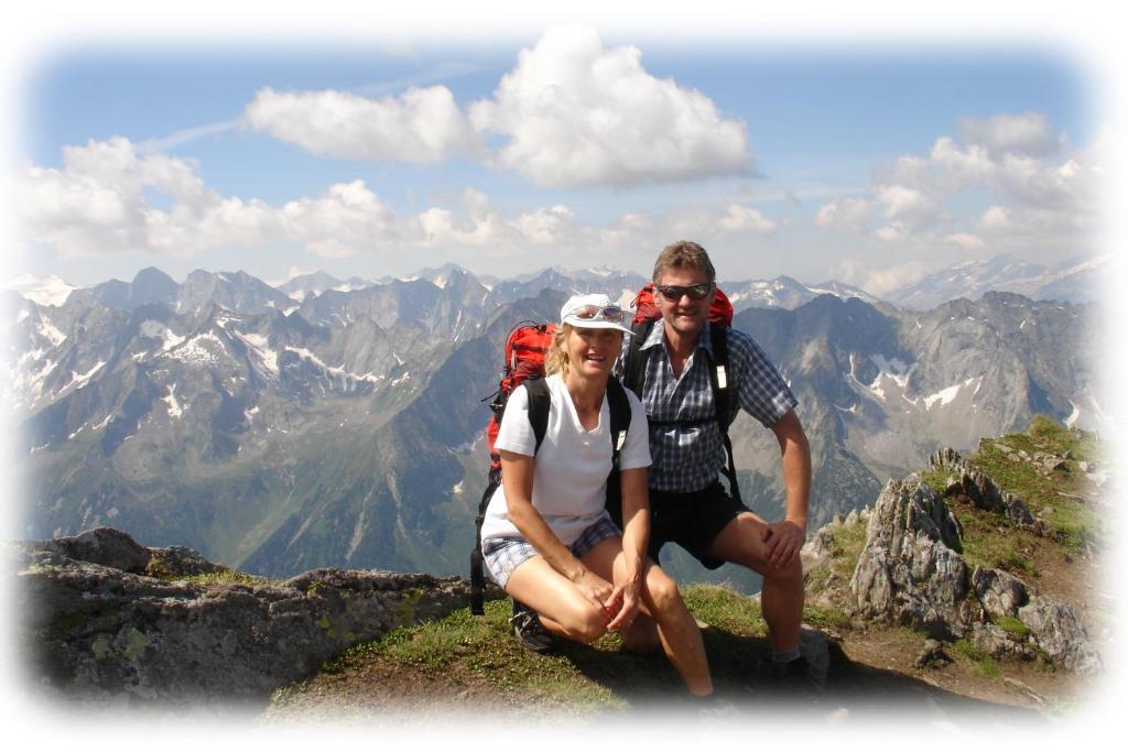 Ferienwohnungen Kroll - Appartements Viktoria Und Landhaus Maria Mayrhofen Bagian luar foto